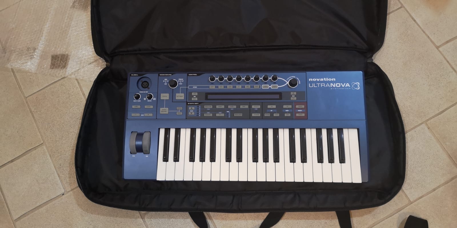 NOVATION ULTRANOVA WITH ORIGINAL BAG – Synthcloud