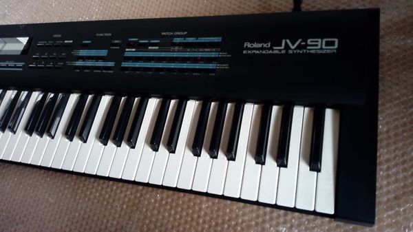 ROLAND JV-90 SYNTH 76 KEYS JV90 - RARE