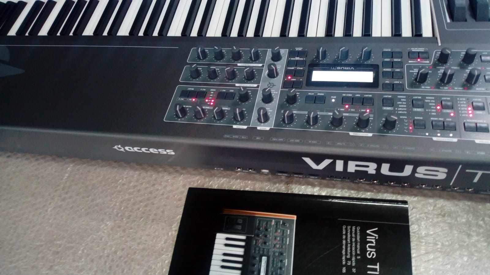 ACCESS VIRUS TI2 / THON FLIGHT CASE / SYNTHCLOUD LIBRARIES