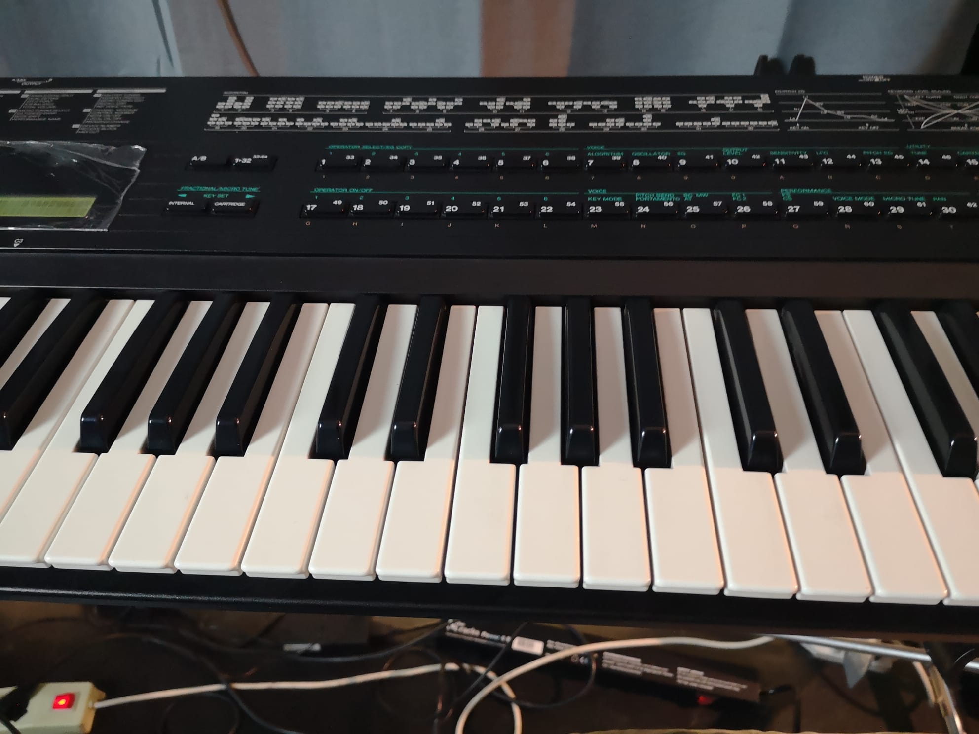 DX7 II FD 16-Voice Synthesizer with Card and Hard Case