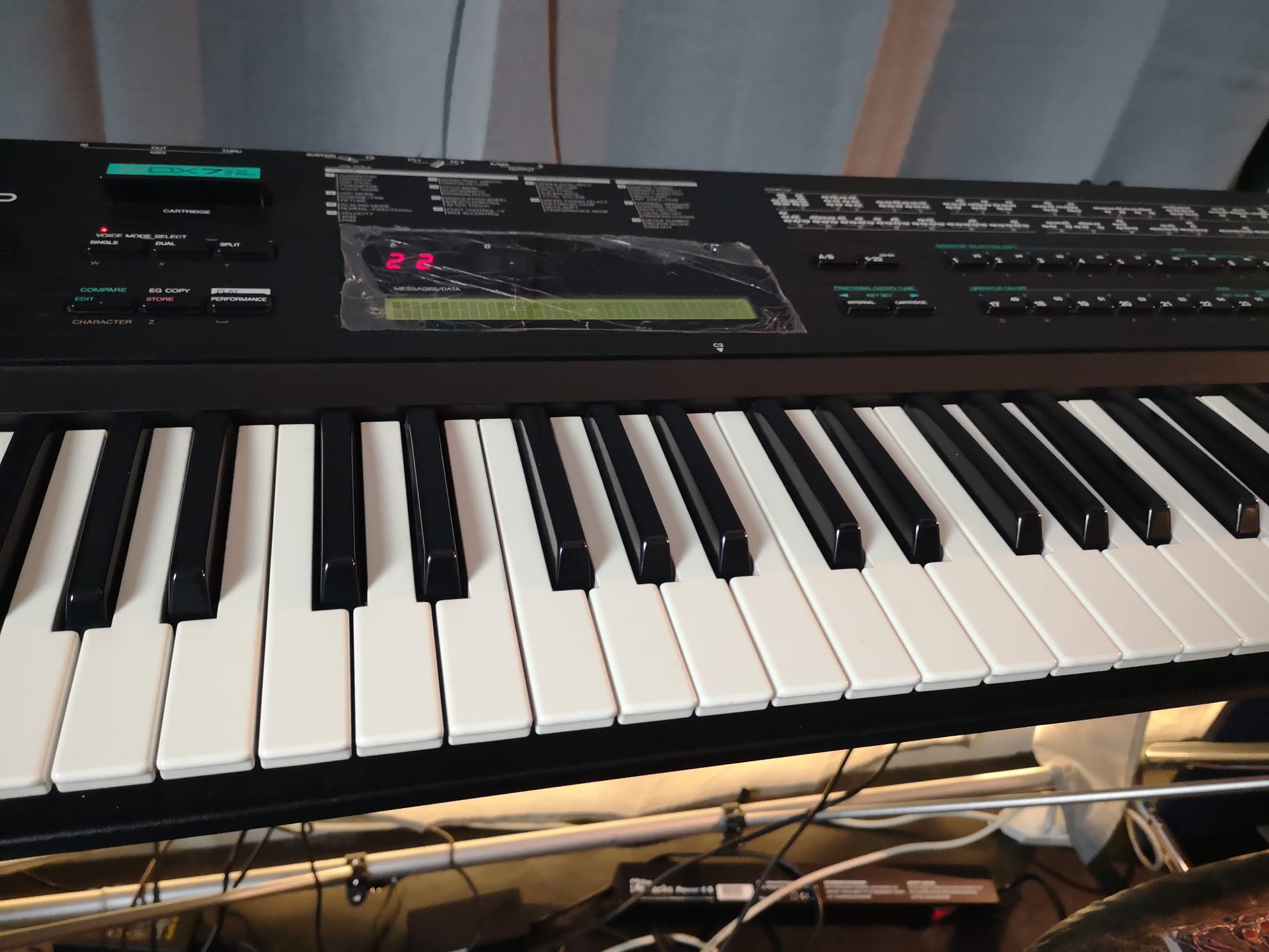 DX7 II FD 16-Voice Synthesizer with Card and Hard Case