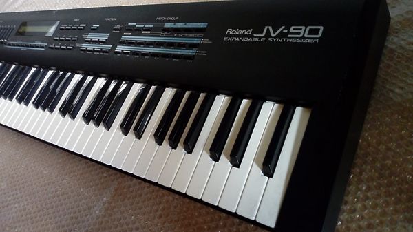 ROLAND JV-90 SYNTH 76 KEYS JV90 - RARE