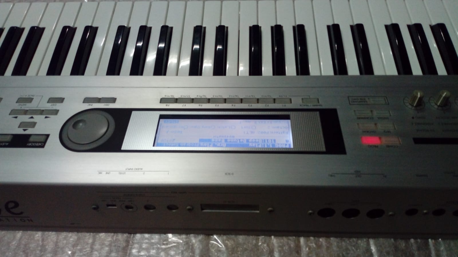 Korg Triton le 61 / 16mb Ram /INTERNAL ALIMENTATION / Synthonia Librar –  Synthcloud